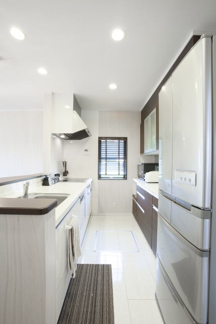 I型対面キッチンのレイアウト
冷蔵庫が手前にある配置の写真