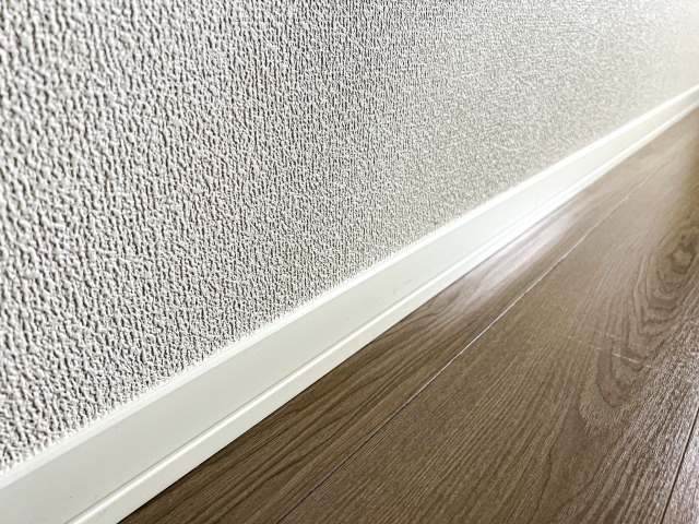 白い巾木の写真