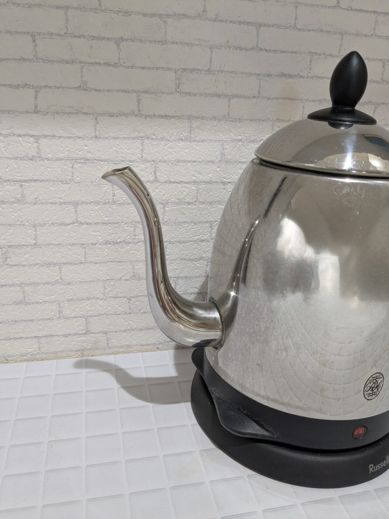 ラッセルホブスの電気ケトルの注ぎ口。