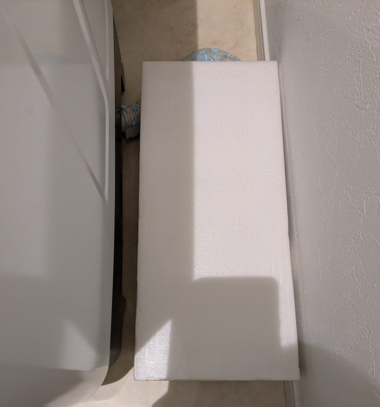 発泡スチロールの台。