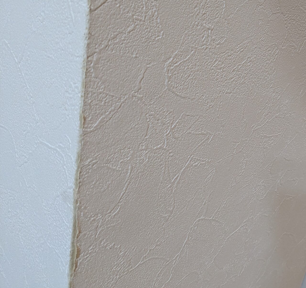 わが家のリビングの壁の角(出隅)