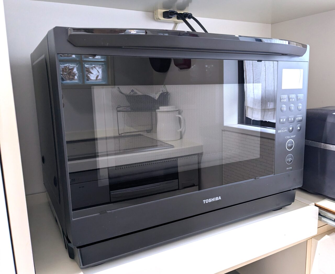 東芝「石窯ドーム ER-D70B」の写真。