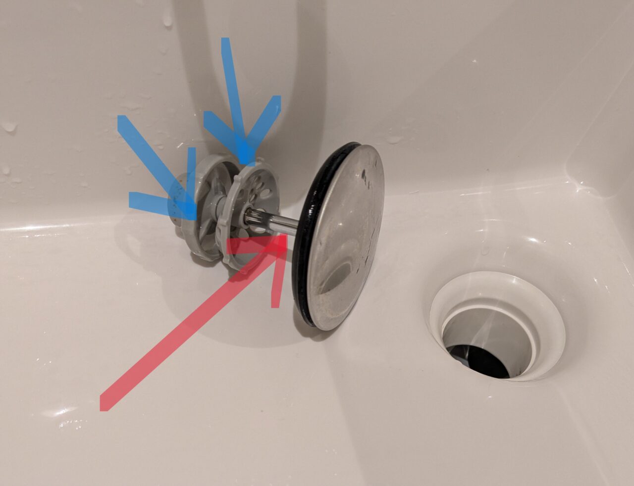 LIXIL(リクシル)ピアラの洗面台の排水口